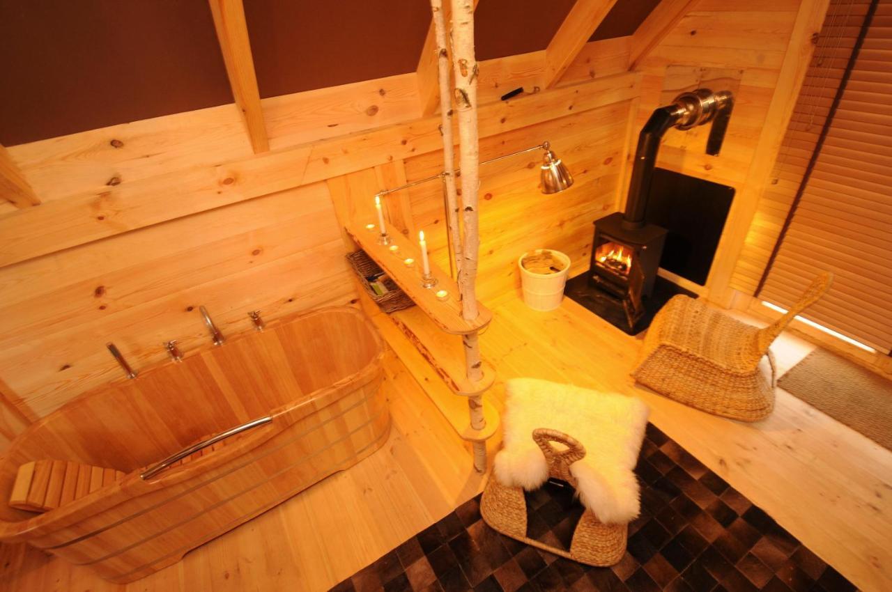 Cabane Lodge Domaine Du Lac Chambon Murol Exterior photo
