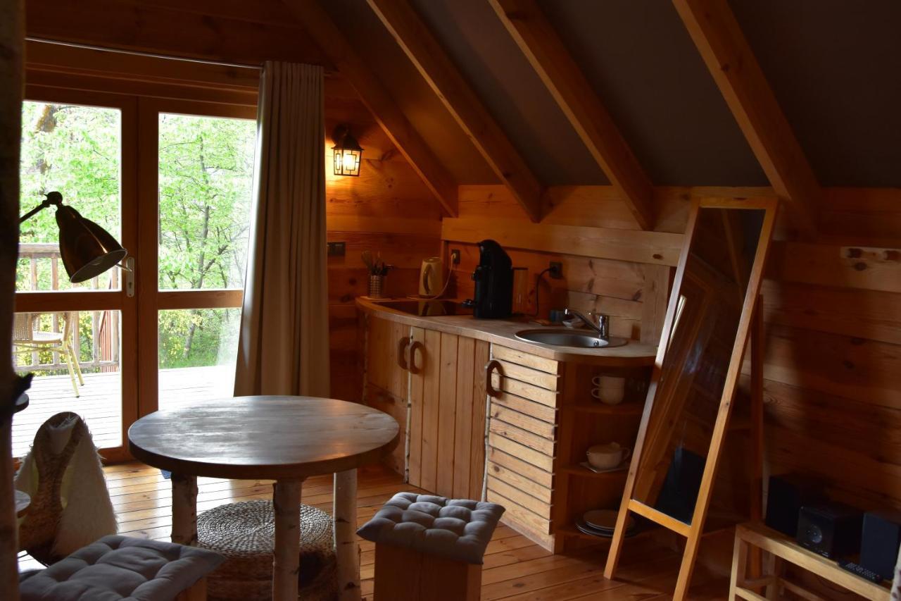 Cabane Lodge Domaine Du Lac Chambon Murol Exterior photo